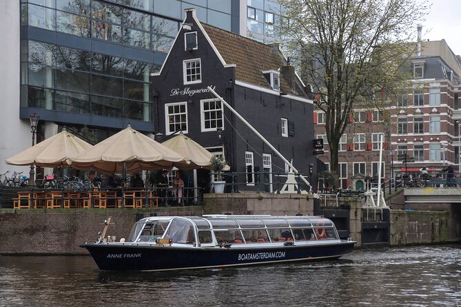 Amsterdam Live Guided Sightseeing Canal Cruise - Comfort, drinks, and cold-weather planning