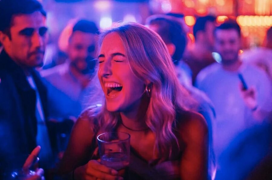 Amsterdam: Ludwig's Red Light Pub Crawl with VIP Club Entry - Why this crawl works in the Red Light District
