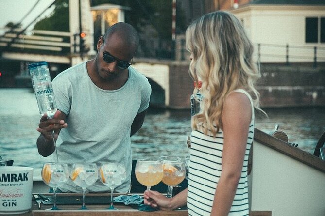 Amsterdam: Luxury Boat Cruise Unlimited Cocktails, Beers & Wines - Live commentary, with the right amount of history