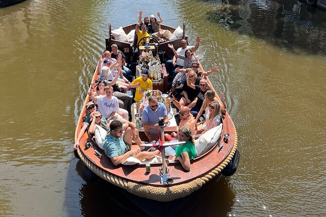 Amsterdam Luxury Boutique Boat tour with Unlimited Beer and Wine - The guide can make or break the ride
