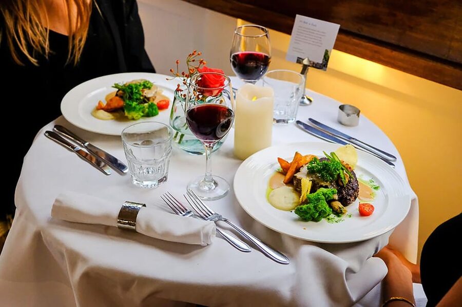 Amsterdam: Luxury Saloon Boat Cruise with 3-Course Dinner - Key points at a glance