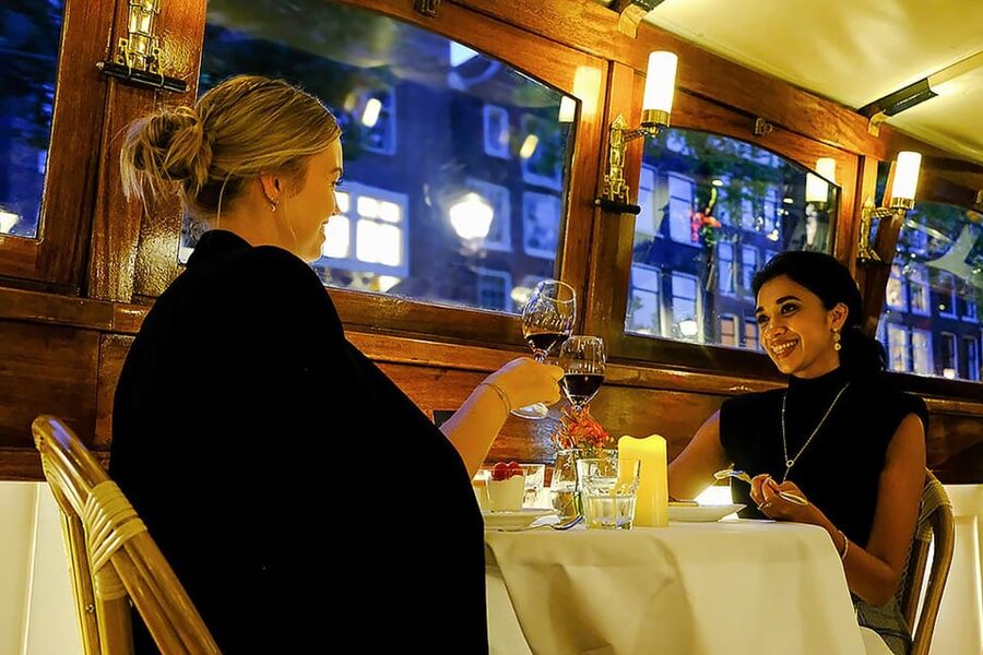 Amsterdam: Luxury Saloon Boat Cruise with 3-Course Dinner - Cruising Amsterdam’s UNESCO canal center