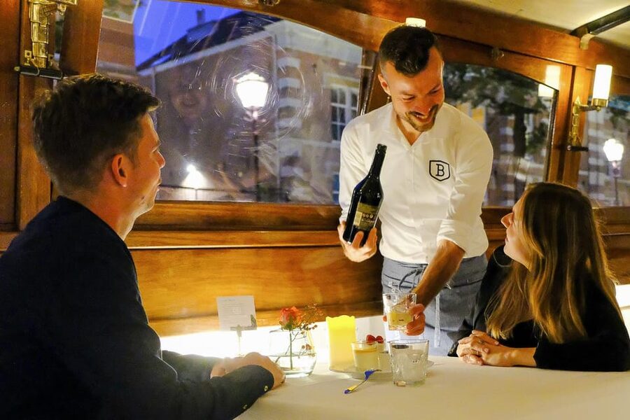 Amsterdam: Luxury Saloon Boat Cruise with 3-Course Dinner - Boarding at Zwanenburgwal 20
