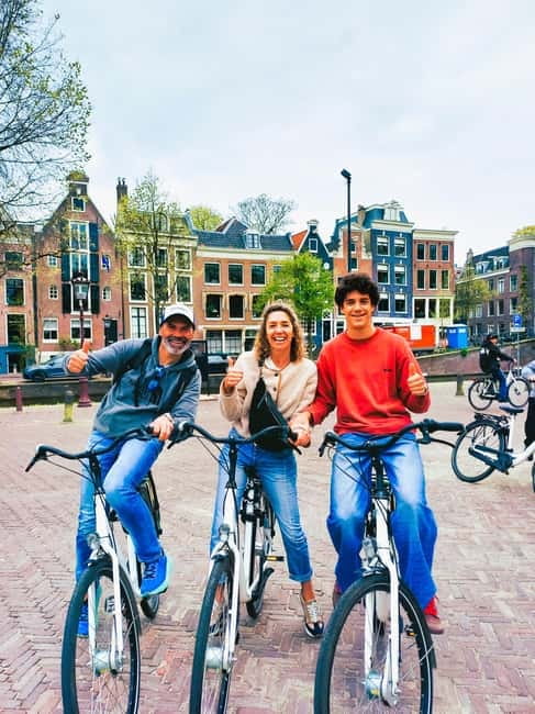 Amsterdam: Off the Beaten Path Bike Tour in French - Reguliersgracht and the ride back to Bike Rental Reine