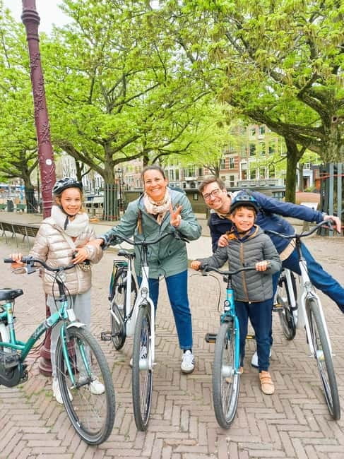 Amsterdam: Off the Beaten Path Bike Tour in French - Bikes, children, and the practical side of the ride