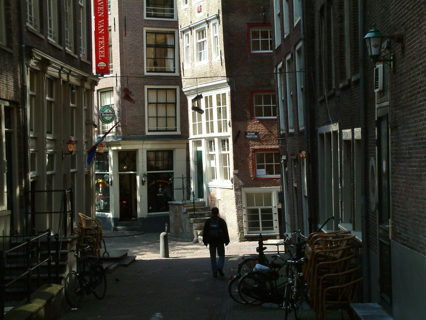 Amsterdam Old City Private Walking Tour - Medieval streets and the old city wall