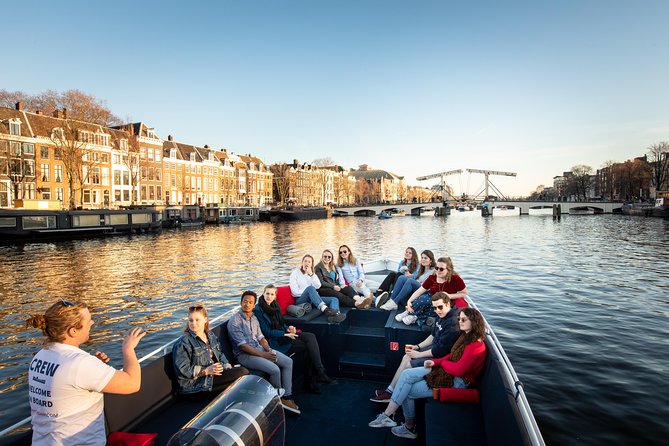Amsterdam Open Boat Cruise in Old City Center with Live Guide - Why the live guide matters