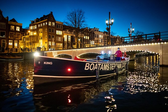 Amsterdam Open Boat Cruise in Old City Center with Live Guide - The open boat experience and its limits