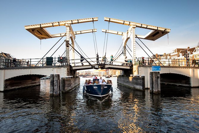Amsterdam Open Boat Cruise in Old City Center with Live Guide - Amstel 51F, a handy place to begin
