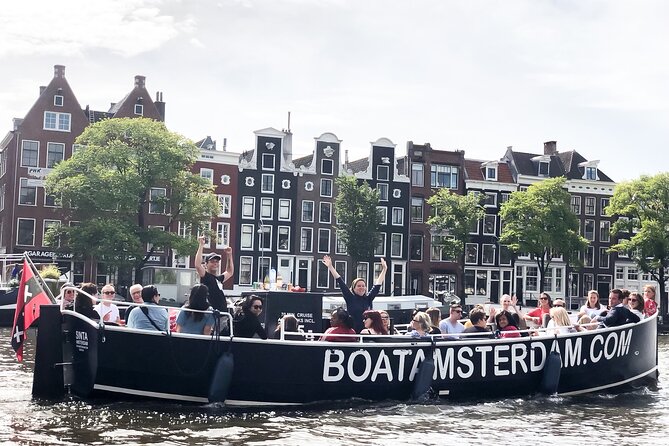 Amsterdam Open Boat Cruise in Old City Centre with Drinks Options - Why this canal cruise works well for a first look at Amsterdam