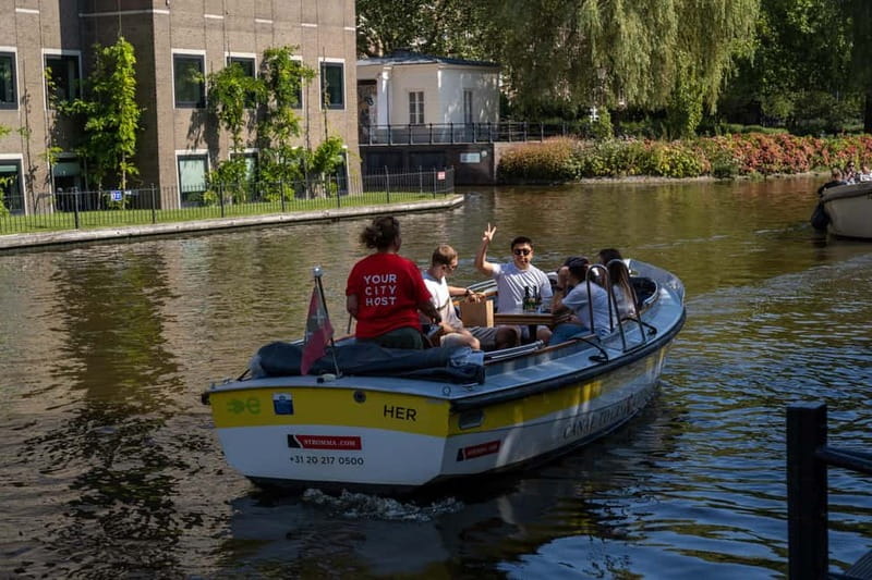 Amsterdam: Open Boat Tour of Canals with Expert Local Guide - What the guide adds to a one-hour ride
