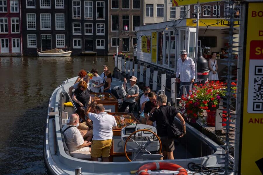 Amsterdam: Open Boat Tour of Canals with Expert Local Guide - Who will enjoy this cruise most