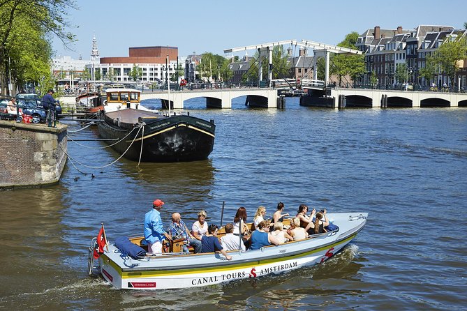 Amsterdam Open Boat Tour with Local Guide - What the one-hour route feels like