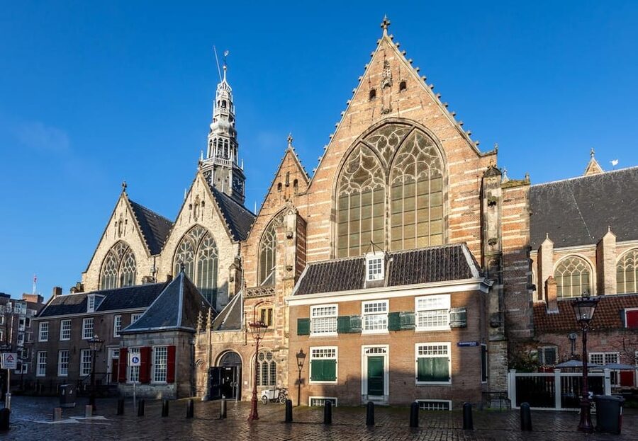 Amsterdam: Oude Kerk Entry Ticket - The contemporary art program and what to expect