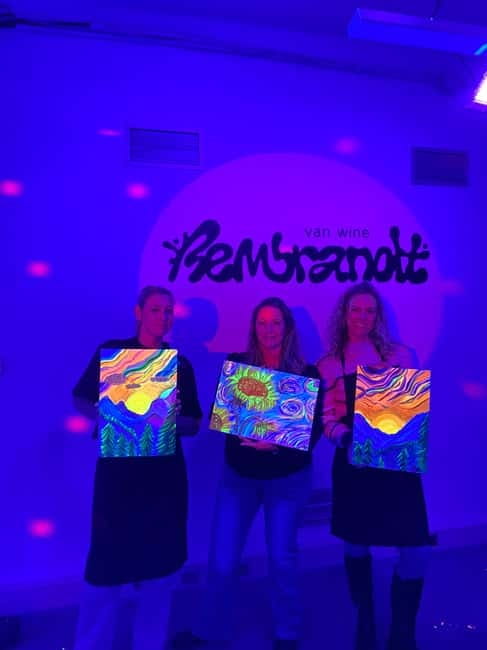 Amsterdam: Paint and Sip in the Dark at Rembrandt van Wine - Small details that can make the evening better