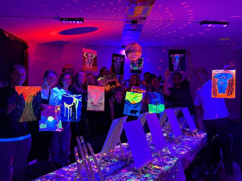 Amsterdam: Paint and Sip in the Dark at Rembrandt van Wine - What the two-hour Rembrandt van Wine experience is really like