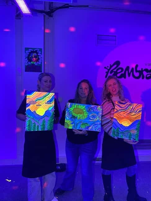 Amsterdam: Paint and Sip in the Dark at Rembrandt van Wine - The drink element and the missing meal