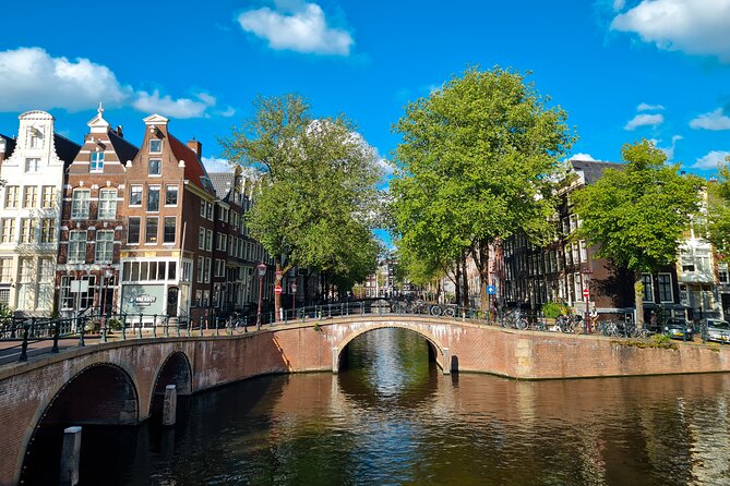 Amsterdam Pedicab City Tour (2 hours) - Reading the canal ring from street level