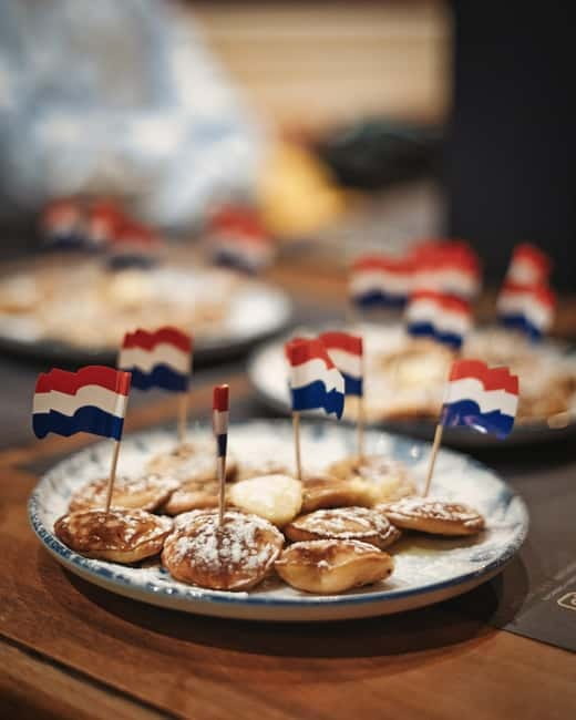 Amsterdam: Poffertjes at Dutch Pancake Masters - Arriving on the Damrak