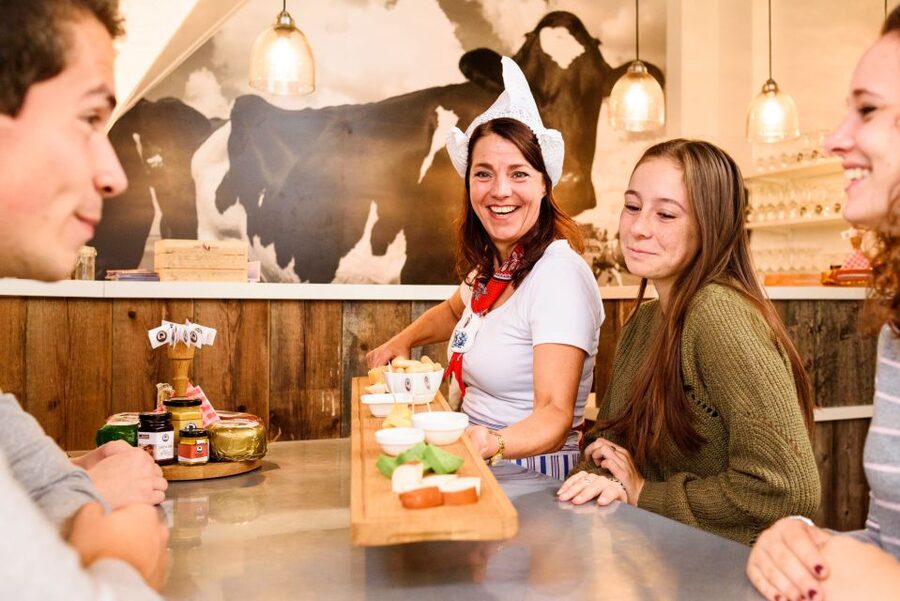 Amsterdam: Premium Henri Willig Cheese Tasting Experience - Timing, group size, and the stairs