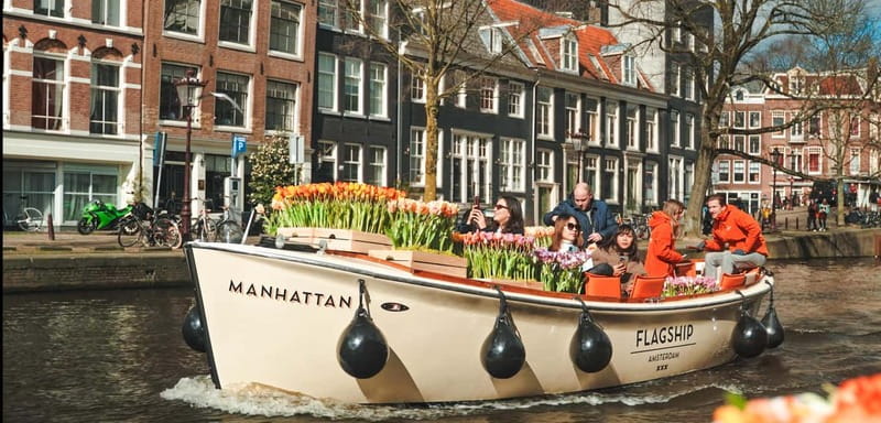 Amsterdam: Premium Tulip Boat Canal Tour - A tulip-filled boat on Amsterdam’s historic canals