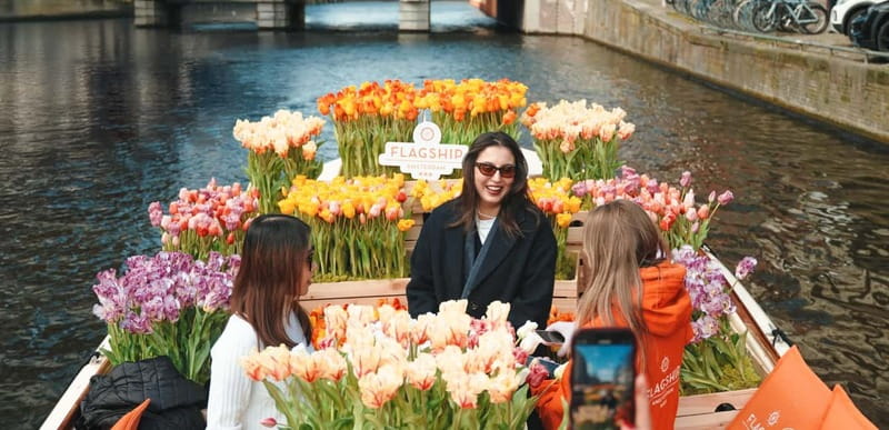 Amsterdam: Premium Tulip Boat Canal Tour - Bridges and canal houses from a low viewpoint
