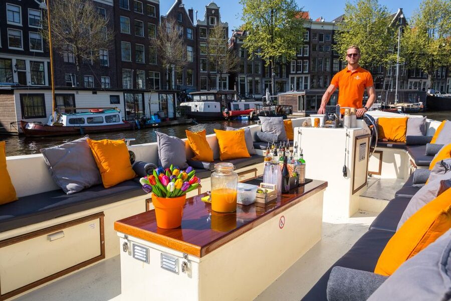 Amsterdam: Private BBQ Cruise with Personal Chef & Drinks - Passing the Red Light district by boat