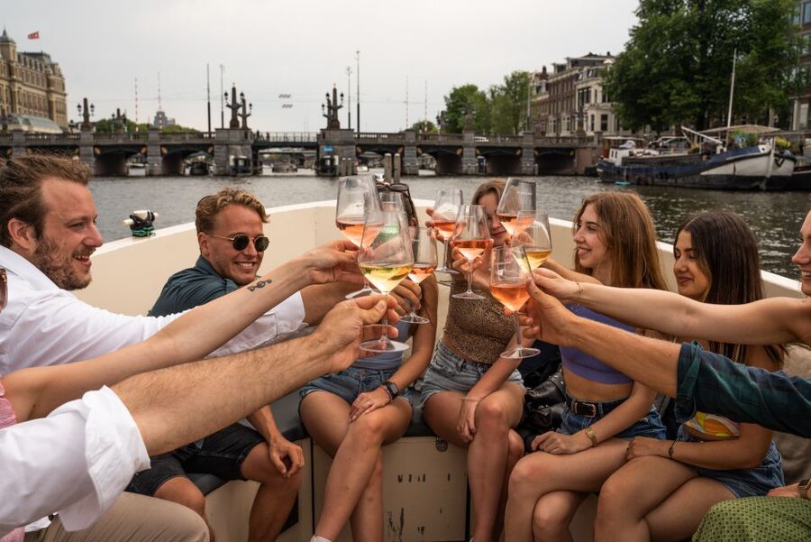 Amsterdam: Private Canal Booze Cruise with Unlimited Drinks - Prinsengracht and the classic canal belt