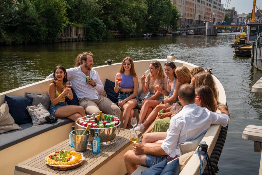 Amsterdam: Private Canal Booze Cruise with Unlimited Drinks - Twenty minutes along Herengracht