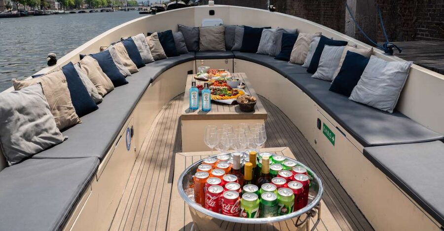 Amsterdam: Private Canal Booze Cruise with Unlimited Drinks - The final twenty minutes through Amsterdam’s canals