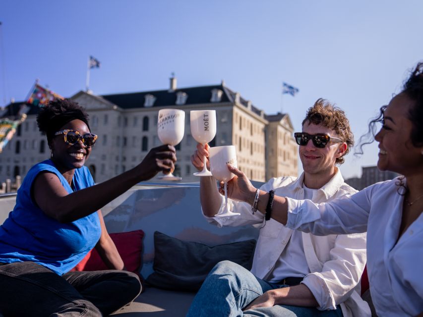Amsterdam: Private Canal Cruise with Drinks and Snacks - The route: Amsterdam from the canal level