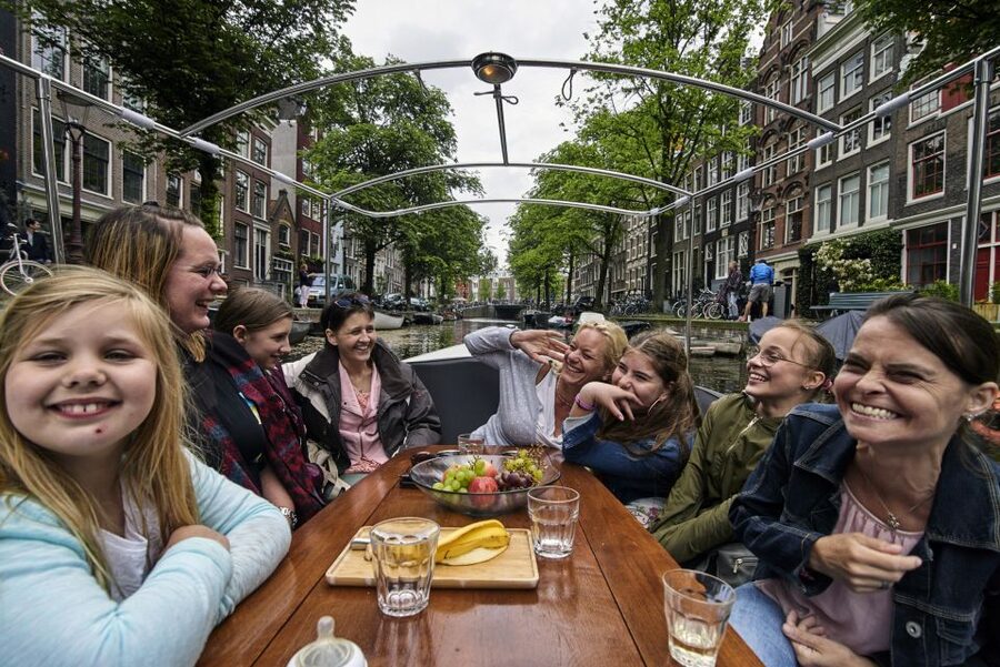 Amsterdam: Private Canal Tour - What the $157 group price really means