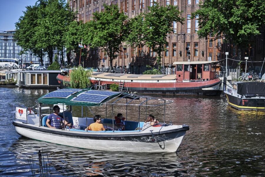 Amsterdam: Private Canal Tour - Drinks, snacks, and the small-boat atmosphere