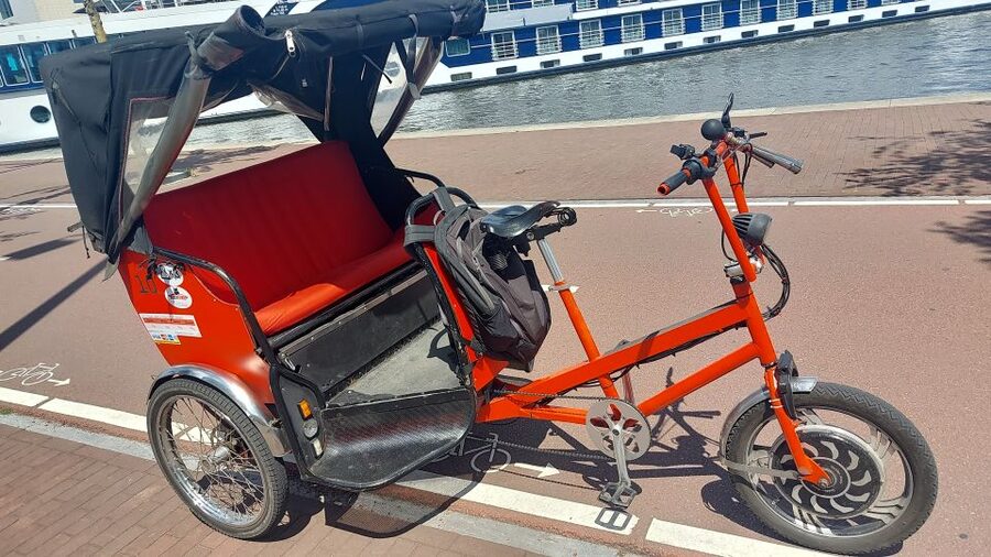 Amsterdam: Private City Highlights Tour by Rickshaw - A quick way to get your bearings in Amsterdam