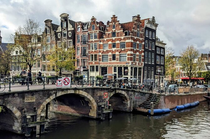 Amsterdam private city walking experience with a local - What makes Manouk’s guiding style useful