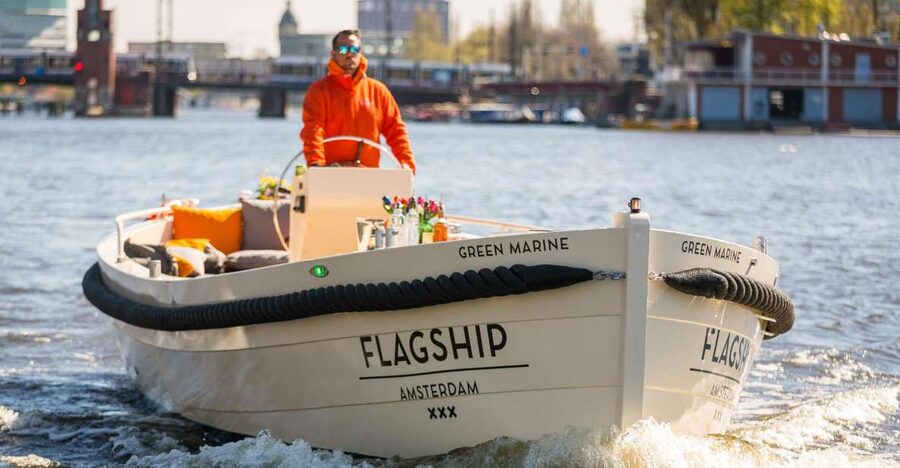 Amsterdam: Private Cruise with Drinks & Pizza or Burger - Pizza or burger, with drinks included