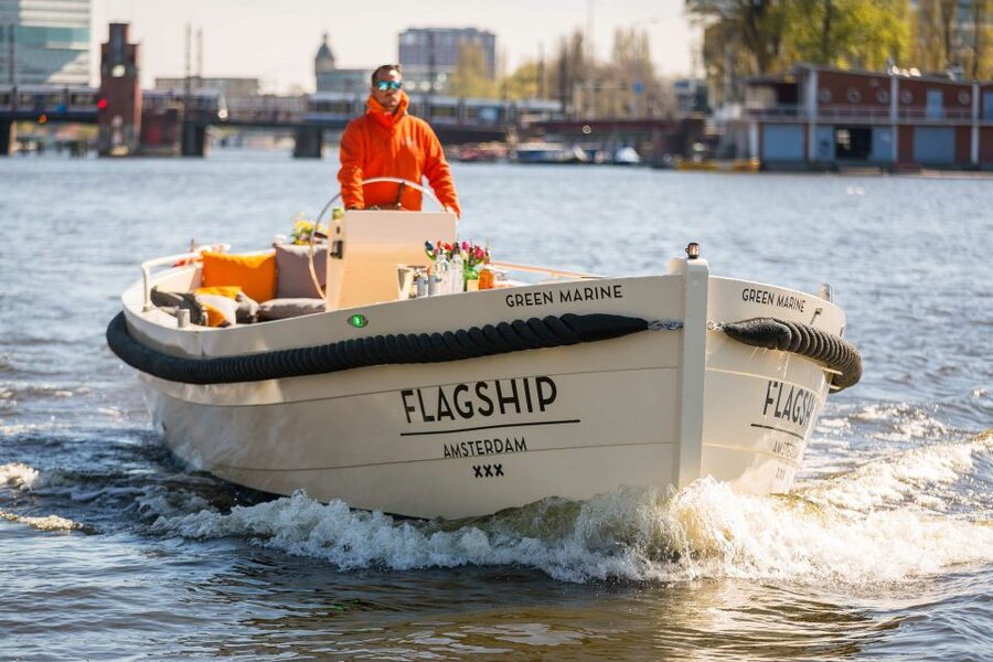 Amsterdam: Private Cruise with Drinks & Pizza or Burger - Weather, timing, and comfort