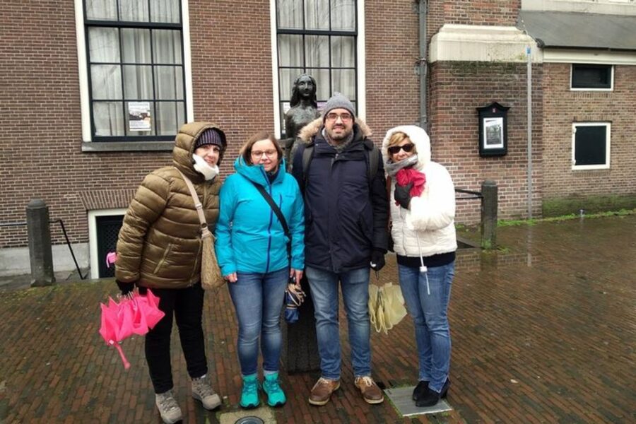Amsterdam: Private custom tour with a local guide - Seeing Amsterdam from the outside first
