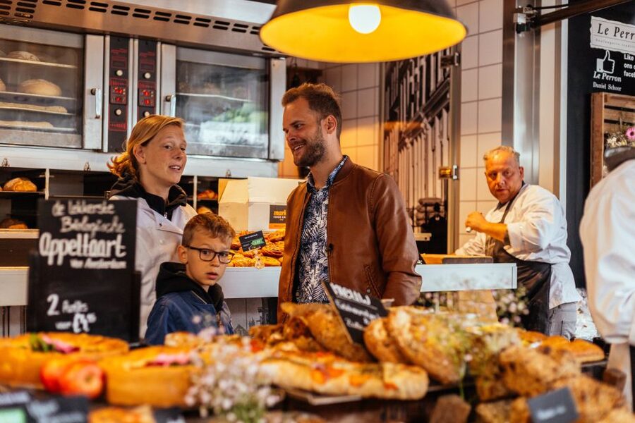 Amsterdam: Private Food Tour with a Local - Meeting Near Museumplein and Finding Your Guide