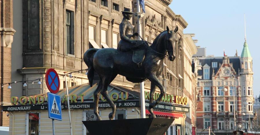 Amsterdam: Private Hidden Gems Discovery Tour - Starting around Dam Square and the Nieuwe Kerk