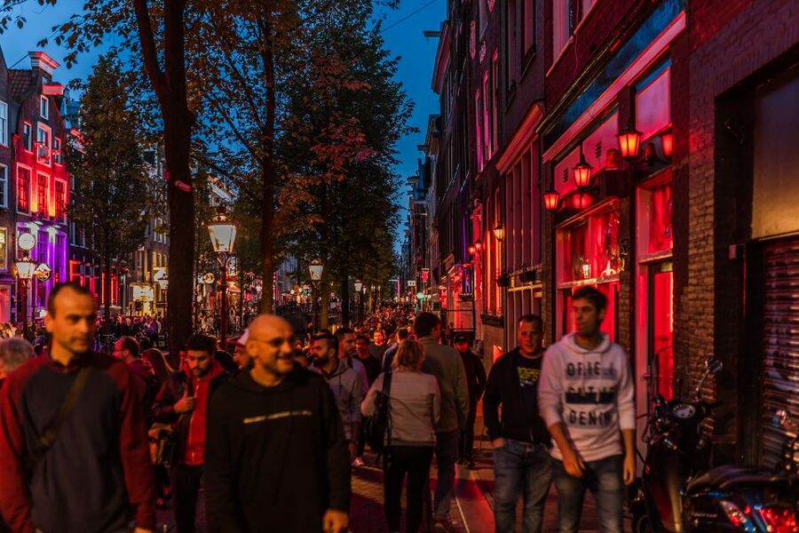 Amsterdam: Private Night Tour of Speakeasies and Bars - Who will enjoy this Amsterdam night tour