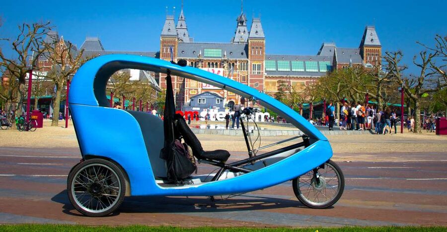 Amsterdam: Private Pedicab Historical Sightseeing Tour - New Market and the old city gate