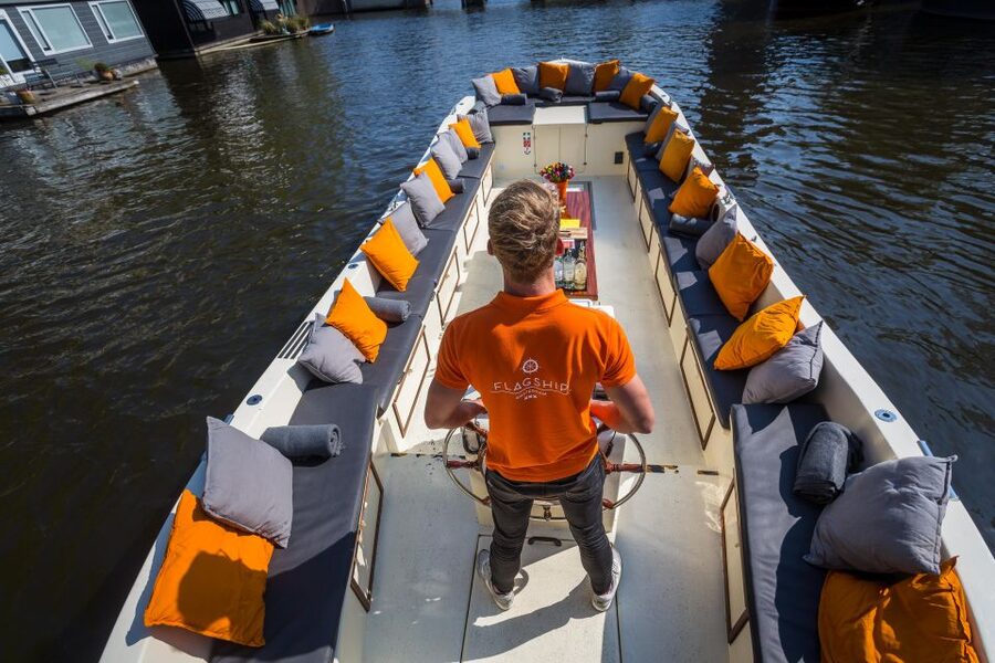 Amsterdam: Private Prosecco Canal Cruise Tour - Reading the price as a group expense