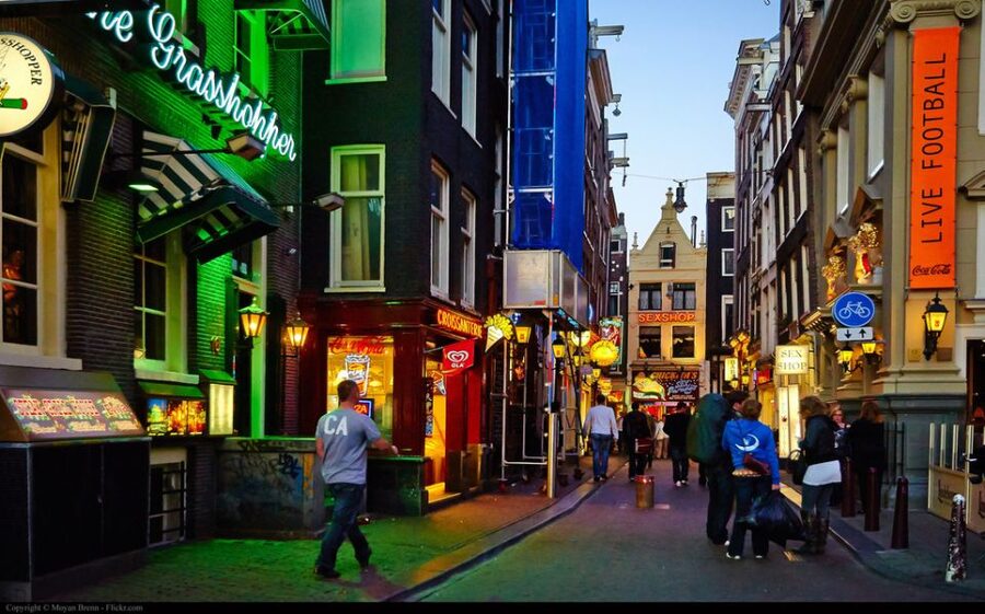 Amsterdam: Private Red Light District and Food Tour - Oude Kerk and the Red Light District