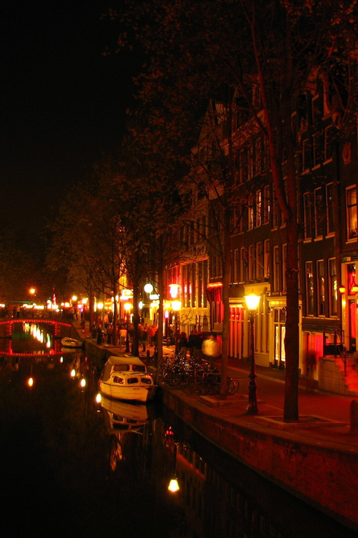 Amsterdam: Private Red Light District Tour in Spanish - Key points at a glance