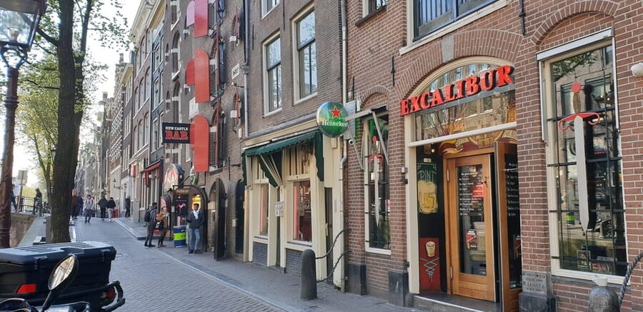 Amsterdam: Private Red Light District Tour in Spanish - Starting at Barbizon Palace near Central Station