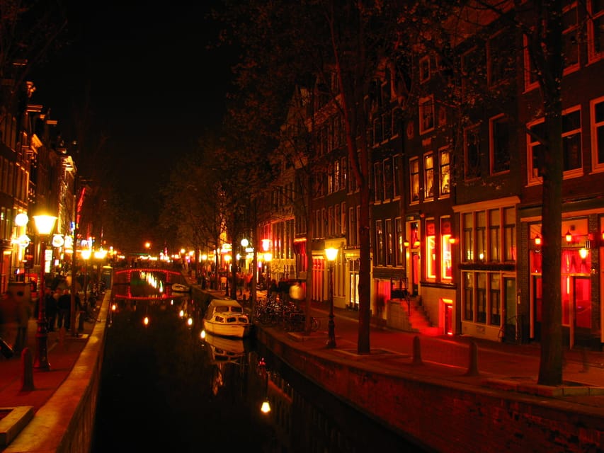 Amsterdam: Private Red Light District Tour in Spanish - Zeedijk, Chinatown, and Amsterdam’s changing old quarter
