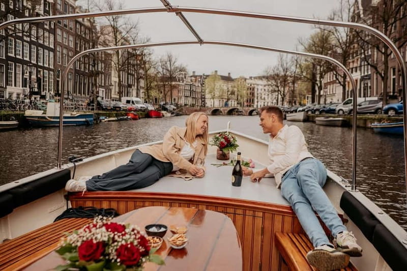 Amsterdam: Private Romantic Canal Cruise w. Prosecco/Snacks - The Skinny Bridge and the Amstel