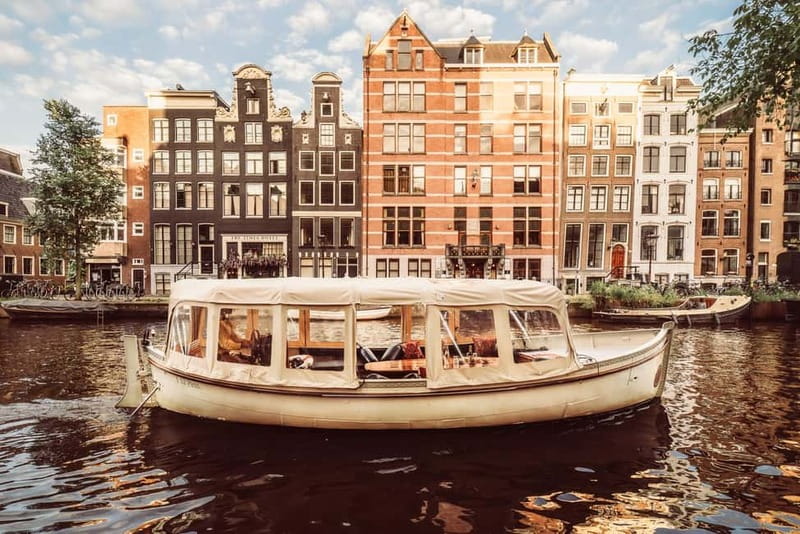 Amsterdam: Private Romantic Canal Cruise w. Prosecco/Snacks - Staalmeestersbrug and Monet’s Bridge of Love