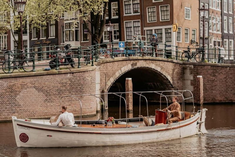 Amsterdam: Private Romantic Canal Cruise w. Prosecco/Snacks - Setting out from Keizersgracht 401